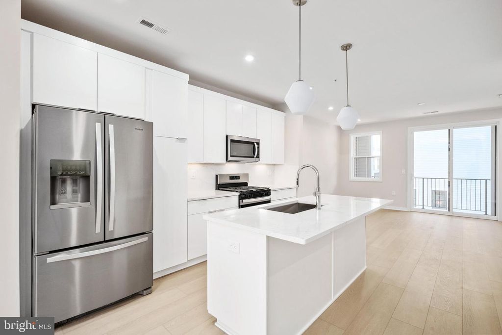 14383 GLEN MANOR DR, Chantilly, VA 20151