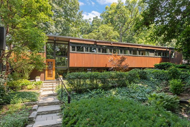 625 Midway Park, Glen Ellyn, IL 60137