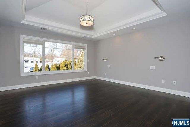 14 Graham Place, Glen Rock, NJ 07452