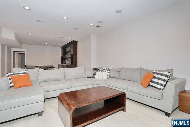 14 Graham Place, Glen Rock, NJ 07452