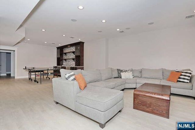 14 Graham Place, Glen Rock, NJ 07452