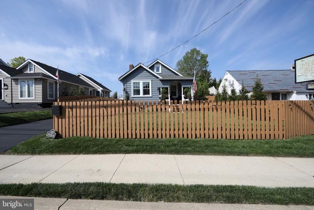 1028 N PROVIDENCE RD, Media, PA 19063