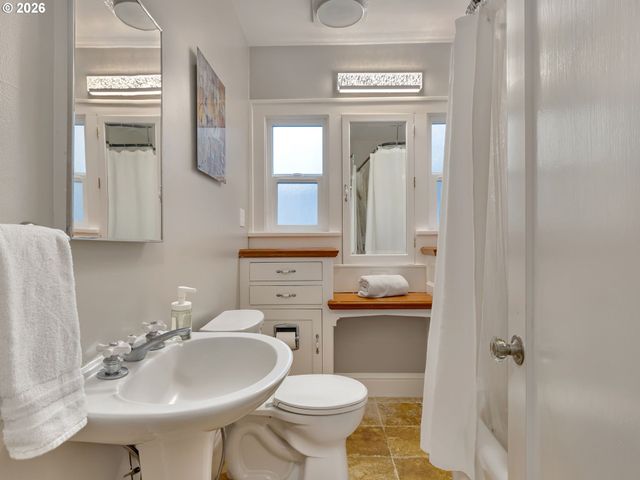 3620 Se HAIG St, Portland, OR 97202