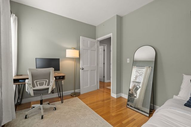 165 M St 2, Boston, MA 02127