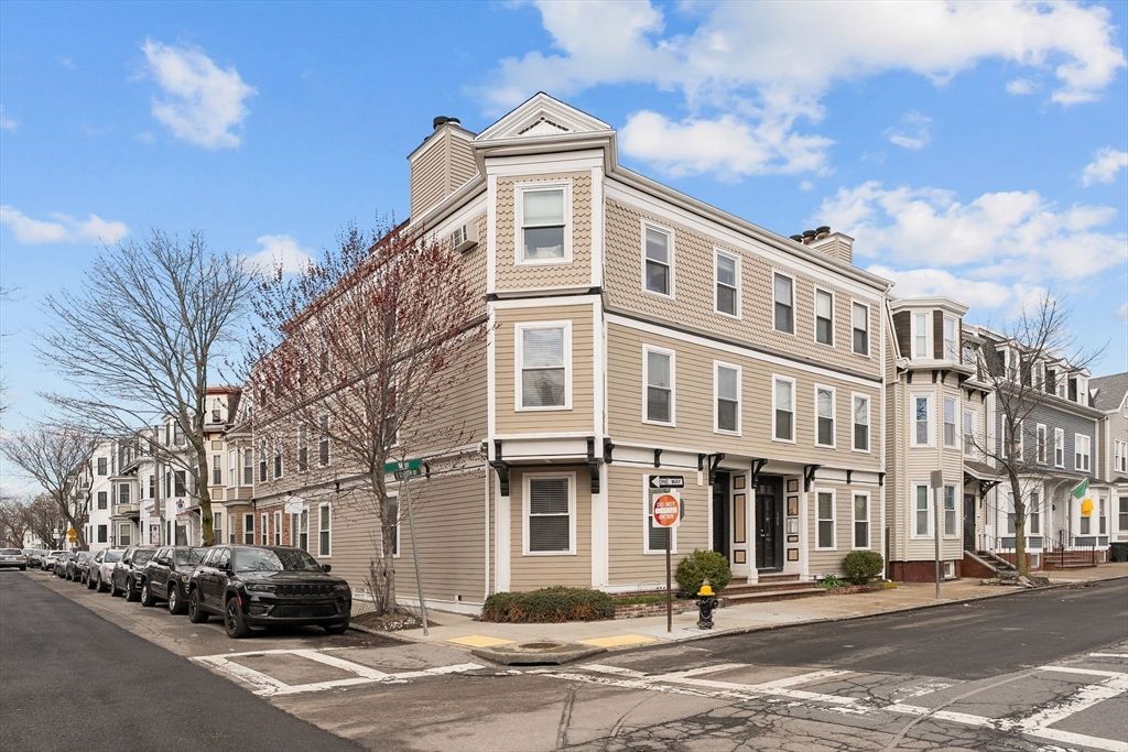 165 M St 2, Boston, MA 02127