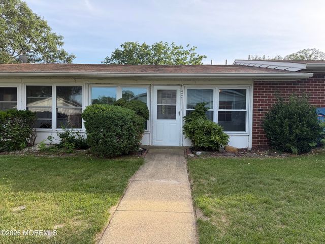 840C Inverness Court, Lakewood, NJ 08701