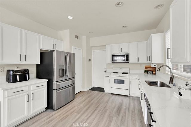 9037 Calico Court, Oak Hills, CA 92344