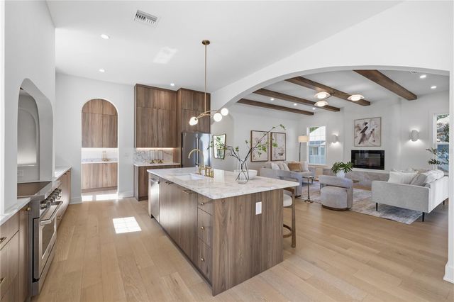 221 43RD AVENUE N, St Petersburg, FL 33703