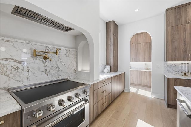 221 43RD AVENUE N, St Petersburg, FL 33703