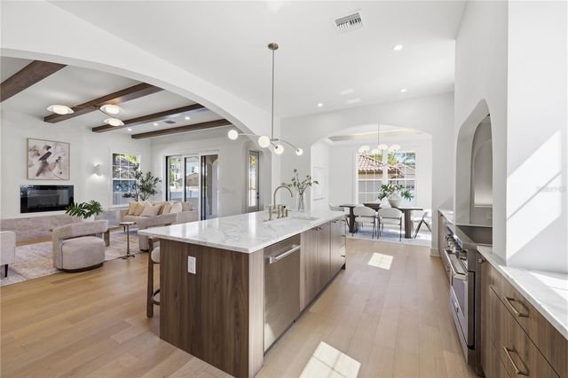 221 43RD AVENUE N, St Petersburg, FL 33703