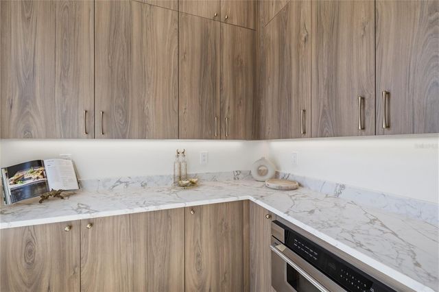 221 43RD AVENUE N, St Petersburg, FL 33703