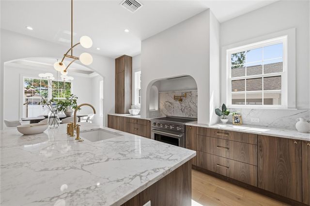 221 43RD AVENUE N, St Petersburg, FL 33703