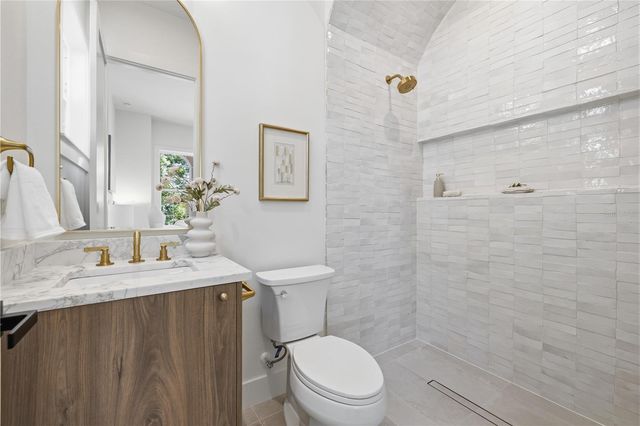 221 43RD AVENUE N, St Petersburg, FL 33703