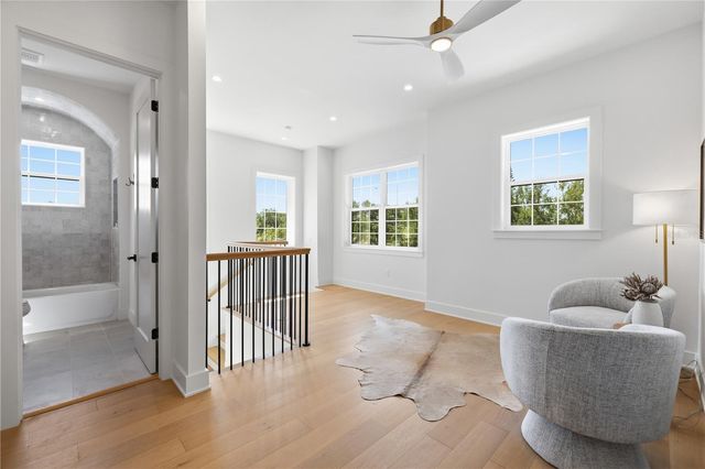 221 43RD AVENUE N, St Petersburg, FL 33703