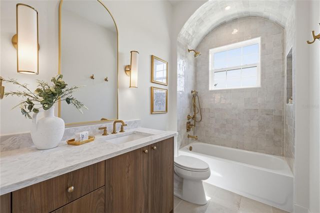 221 43RD AVENUE N, St Petersburg, FL 33703