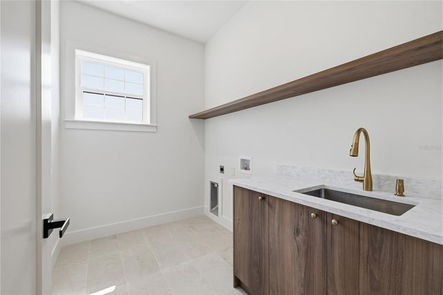 221 43RD AVENUE N, St Petersburg, FL 33703