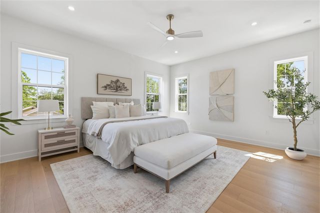 221 43RD AVENUE N, St Petersburg, FL 33703