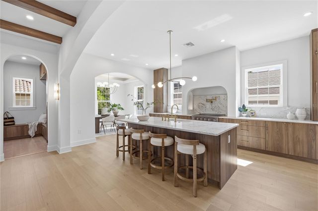 221 43RD AVENUE N, St Petersburg, FL 33703