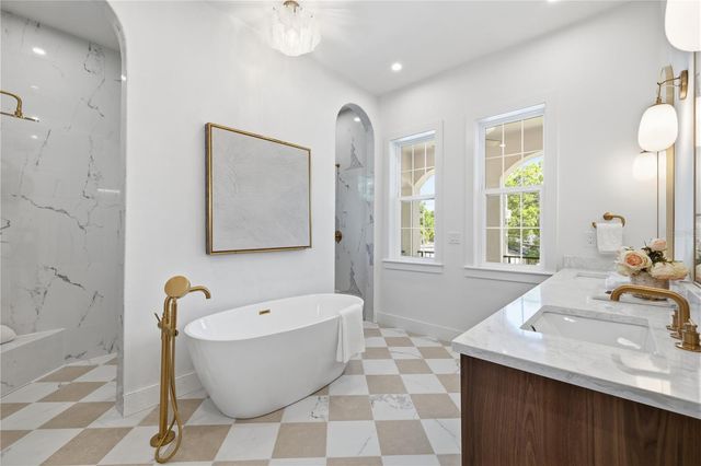 221 43RD AVENUE N, St Petersburg, FL 33703