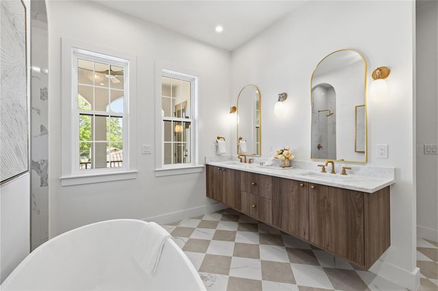 221 43RD AVENUE N, St Petersburg, FL 33703