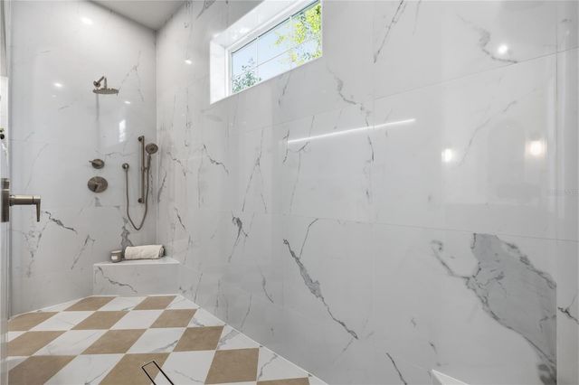 221 43RD AVENUE N, St Petersburg, FL 33703