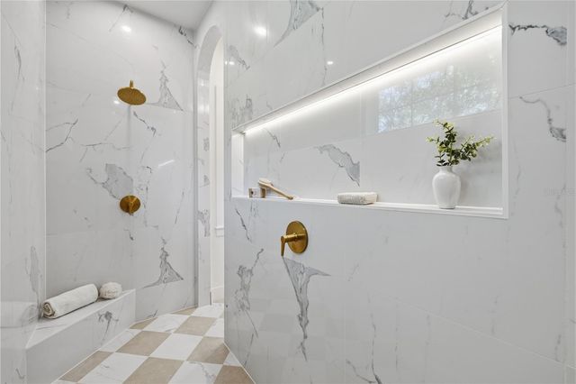 221 43RD AVENUE N, St Petersburg, FL 33703