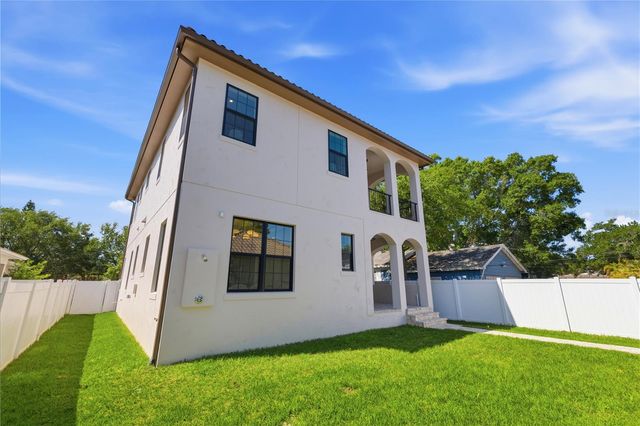 221 43RD AVENUE N, St Petersburg, FL 33703