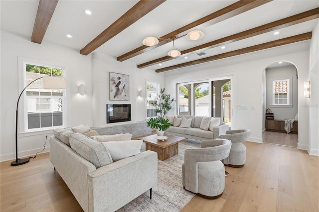 221 43RD AVENUE N, St Petersburg, FL 33703