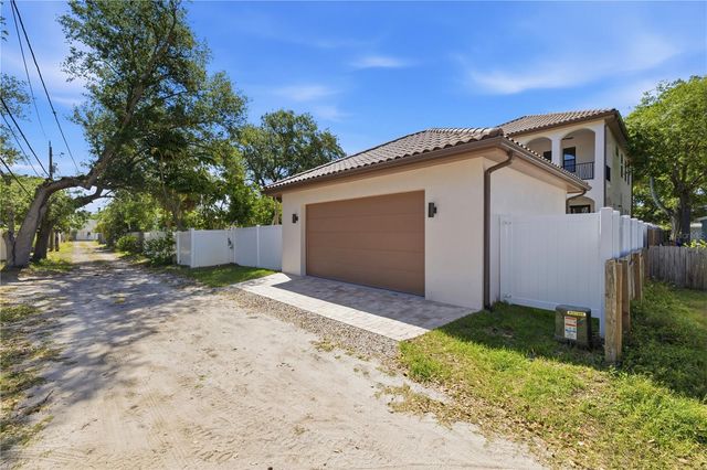 221 43RD AVENUE N, St Petersburg, FL 33703