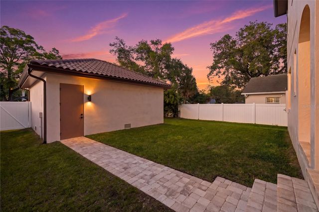 221 43RD AVENUE N, St Petersburg, FL 33703