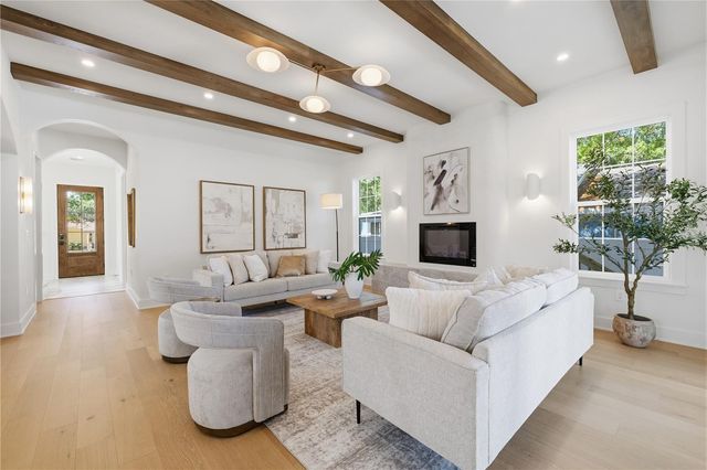 221 43RD AVENUE N, St Petersburg, FL 33703