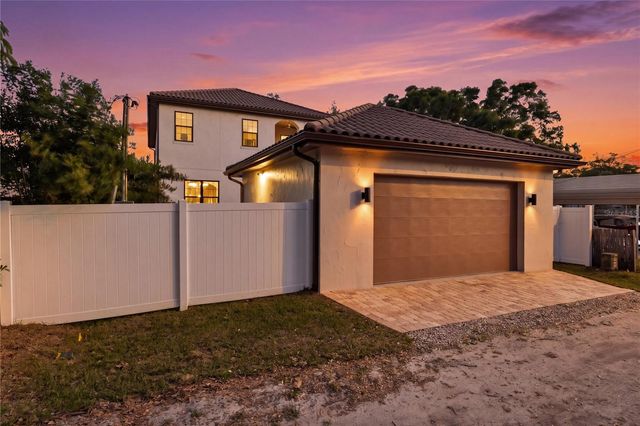 221 43RD AVENUE N, St Petersburg, FL 33703