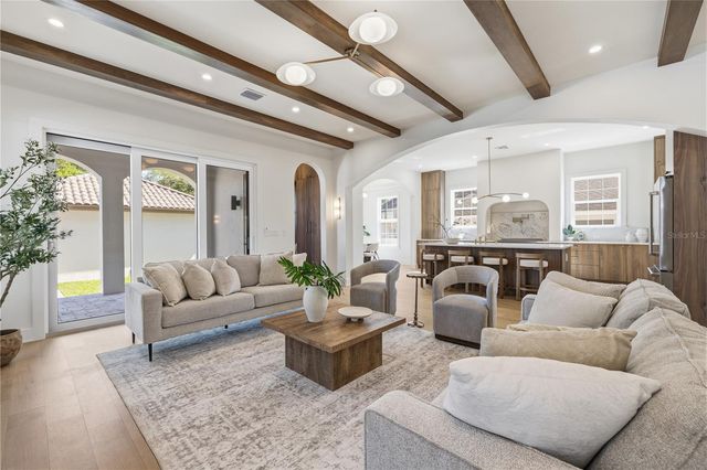 221 43RD AVENUE N, St Petersburg, FL 33703