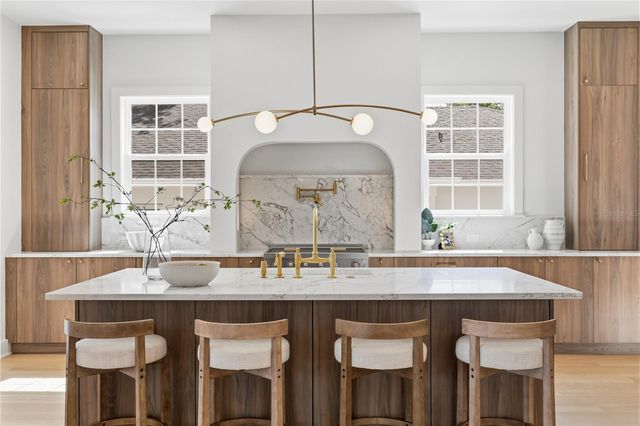 221 43RD AVENUE N, St Petersburg, FL 33703