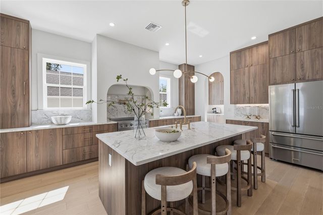 221 43RD AVENUE N, St Petersburg, FL 33703