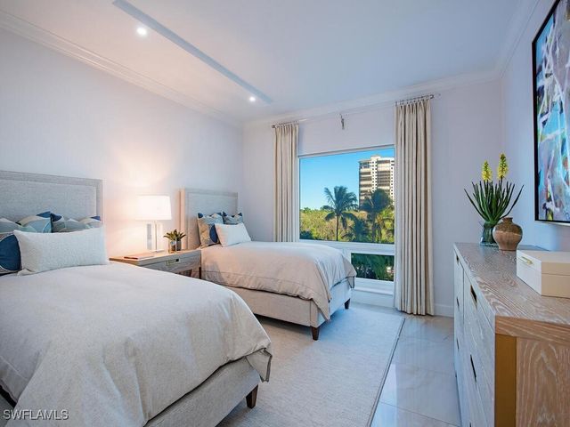 8473 Bay Colony DR 403, Naples, FL 34108