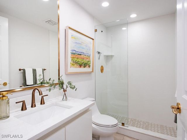 8473 Bay Colony DR 403, Naples, FL 34108