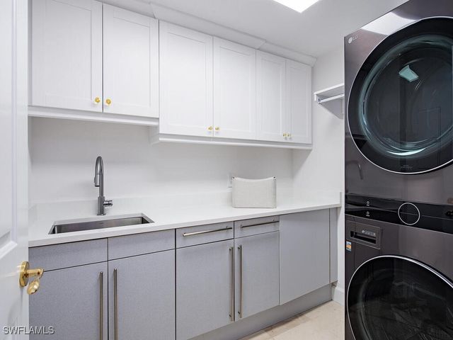 8473 Bay Colony DR 403, Naples, FL 34108