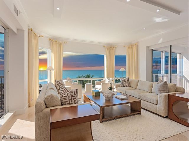 8473 Bay Colony DR 403, Naples, FL 34108