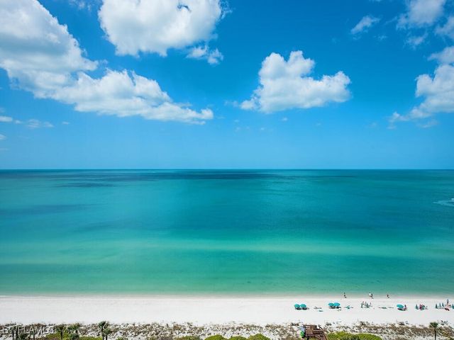 8473 Bay Colony DR 403, Naples, FL 34108