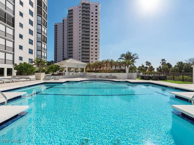 8473 Bay Colony DR 403, Naples, FL 34108