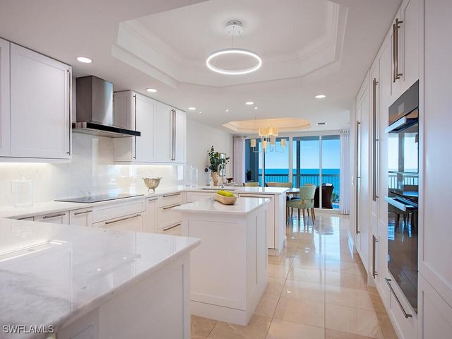 8473 Bay Colony DR 403, Naples, FL 34108