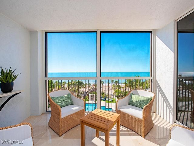 8473 Bay Colony DR 403, Naples, FL 34108