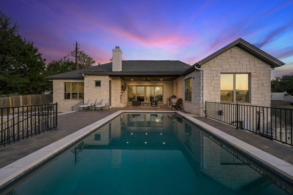 124 Carefree CIR B, Lakeway, TX 78734