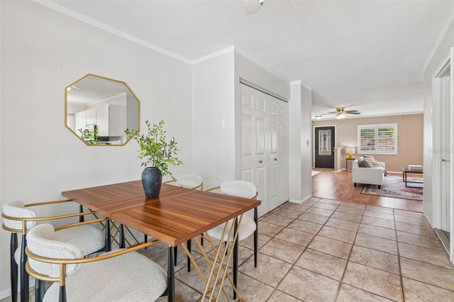 1105 E OAKWOOD STREET, Tarpon Springs, FL 34689