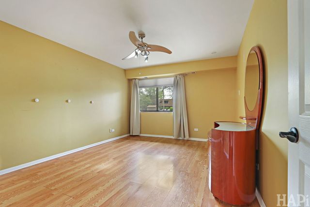 70 OLD OAK Drive 124, Buffalo Grove, IL 60089