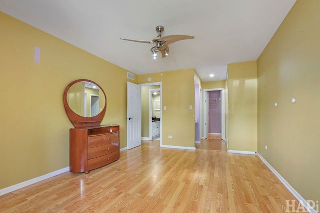 70 OLD OAK Drive 124, Buffalo Grove, IL 60089