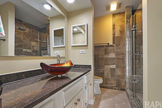 70 OLD OAK Drive 124, Buffalo Grove, IL 60089
