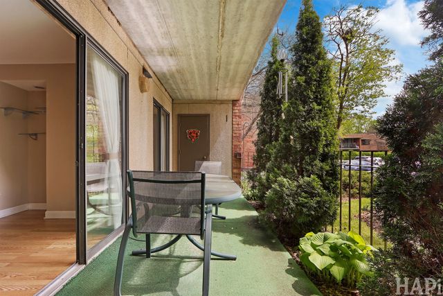 70 OLD OAK Drive 124, Buffalo Grove, IL 60089