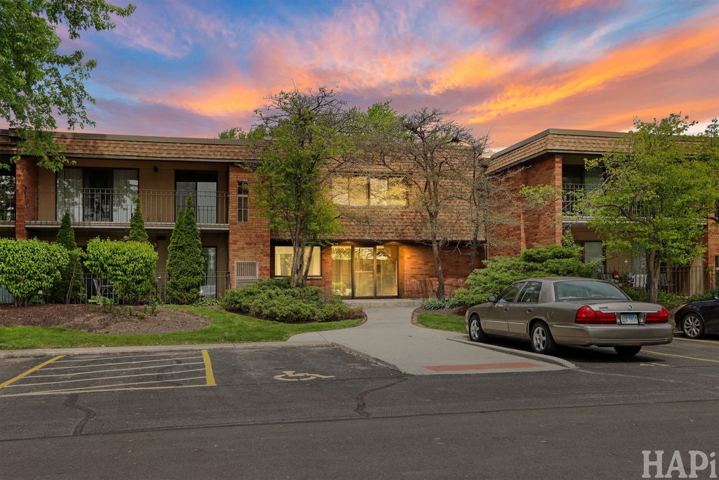 70 OLD OAK Drive 124, Buffalo Grove, IL 60089